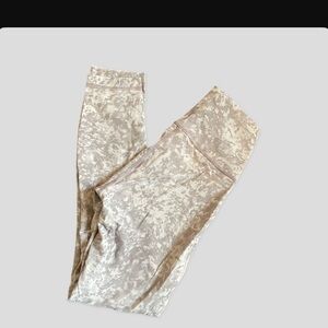 Lululemon wunder under size 4